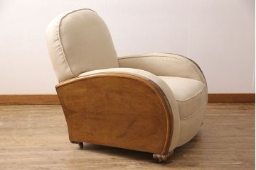 イギリスアンティーク　美品　高級品　Lloyd’s Antiques(ロイズ・アンティークス)  脚やアームの凝ったつくりと、丸みを帯びたフォルムが目を引く1人掛けソファ(一人掛けソファ、アームチェア)(R-053357)