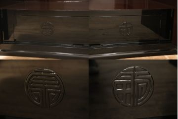 中古　美品　希少!　豪華絢爛な装飾が存在感を放つ螺鈿細工のワードローブ(定価約180万円)(洋服タンス、衣装タンス)(R-053358)