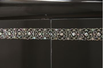 中古　美品　希少!　豪華絢爛な装飾が存在感を放つ螺鈿細工のワードローブ(定価約180万円)(洋服タンス、衣装タンス)(R-053358)
