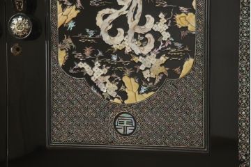 中古　美品　希少!　豪華絢爛な装飾が存在感を放つ螺鈿細工のワードローブ(定価約180万円)(洋服タンス、衣装タンス)(R-053358)