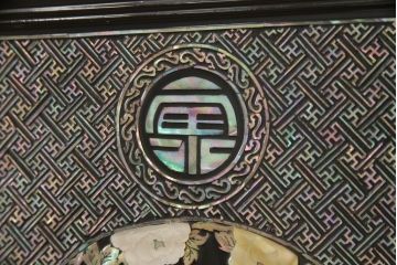 中古　美品　希少!　豪華絢爛な装飾が存在感を放つ螺鈿細工のワードローブ(定価約180万円)(洋服タンス、衣装タンス)(R-053358)