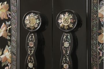 中古　美品　希少!　豪華絢爛な装飾が存在感を放つ螺鈿細工のワードローブ(定価約180万円)(洋服タンス、衣装タンス)(R-053358)