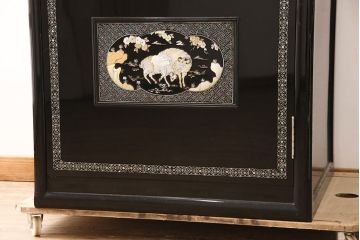 中古　最高級品　希少!　豪華絢爛な装飾が存在感を放つ螺鈿細工のワードローブ(定価約100万円)(衣装タンス、収納棚、洋服タンス)(R-053361)