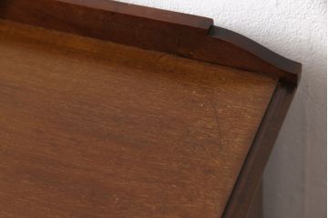 イギリスアンティーク　上手物　マホガニー材　イギリスからやってきた!小振りで上質なフラップ扉キャビネット(サイドボード、収納棚、戸棚、引き出し)(定価約38万円)(R-053368)