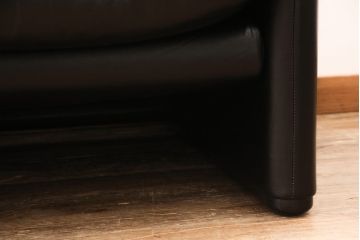 中古　美品　Cassina(カッシーナ)　MARALUNGA(マラルンガ)　F1ランク革　ブラックカラーが高級感を高める1人掛けソファ(定価約103万円)(アームチェア)(R-053370)