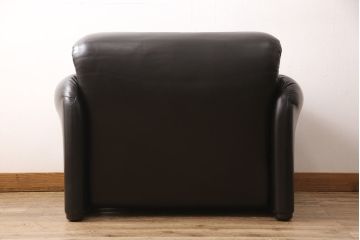 中古　美品　Cassina(カッシーナ)　MARALUNGA(マラルンガ)　F1ランク革　ブラックカラーが高級感を高める1人掛けソファ(定価約103万円)(アームチェア)(R-053370)