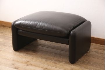 中古　超美品　Cassina(カッシーナ)　MARALUNGA(マラルンガ)　F1ランク革　ブラックカラーが高級感を高めるオットマン(フットスツール、椅子、スツール)(R-053371)