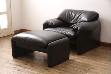 中古　超美品　Cassina(カッシーナ)　MARALUNGA(マラルンガ)　F1ランク革　ブラックカラーが高級感を高めるオットマン(フットスツール、椅子、スツール)(R-053371)