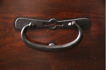 和製アンティーク　上手物　前面ケヤキ材　躍動感のある唐獅子金具が一際目を引く二段重ね相馬箪笥(仙台箪笥、和たんす、衣装箪笥、引き出し、チェスト)(R-053375)