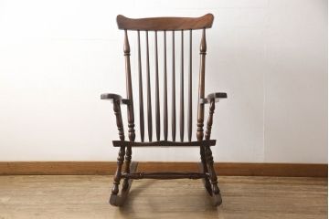 中古　美品　九州民芸家具　木のぬくもりを感じながら癒しの時間を過ごせるロッキングチェア(アームチェア、椅子、板座チェア)(R-053378)