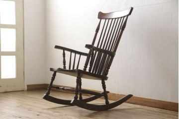 中古　美品　九州民芸家具　木のぬくもりを感じながら癒しの時間を過ごせるロッキングチェア(アームチェア、椅子、板座チェア)(R-053378)
