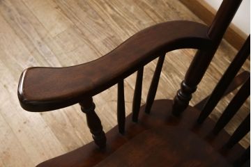 中古　美品　九州民芸家具　木のぬくもりを感じながら癒しの時間を過ごせるロッキングチェア(アームチェア、椅子、板座チェア)(R-053378)