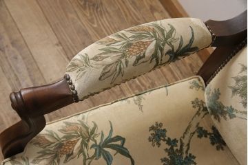 イタリアビンテージ　絶版品　イタリア高級家具　SELVA(セルバ)社製　オリエンタルな雰囲気が魅力の希少なラウンジアームチェア(椅子、ヴィンテージ)(R-053380)