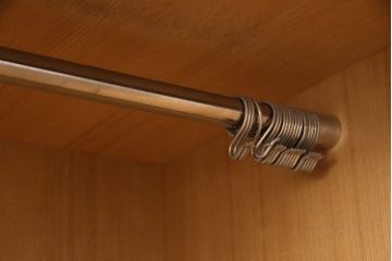 中古　永田良介商店　幾何学模様のデザインが目を引く鏡付きワードローブ(洋服タンス)(R-053382)