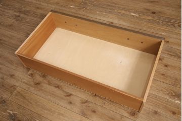 中古　永田良介商店　幾何学模様のデザインが目を引く鏡付きワードローブ(洋服タンス)(R-053382)