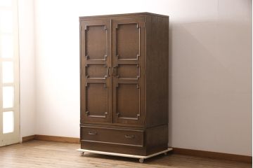 中古　永田良介商店　幾何学模様のデザインが目を引く鏡付きワードローブ(洋服タンス)(R-053383)
