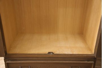 中古　永田良介商店　幾何学模様のデザインが目を引く鏡付きワードローブ(洋服タンス)(R-053383)