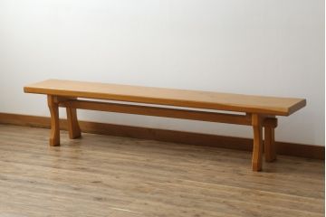中古　ヒノキ材一枚板　明るい木色があたたかみを感じる横長ベンチ(長椅子、木製ベンチ)(R-053384)