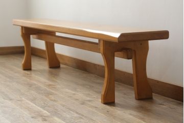 中古　ヒノキ材一枚板　明るい木色があたたかみを感じる横長ベンチ(長椅子、木製ベンチ)(R-053384)