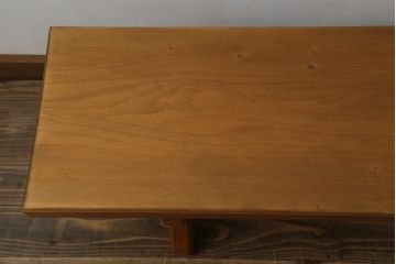 中古　ヒノキ材一枚板　明るい木色があたたかみを感じる横長ベンチ(長椅子、木製ベンチ)(R-053384)