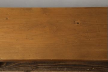 中古　ヒノキ材一枚板　明るい木色があたたかみを感じる横長ベンチ(長椅子、木製ベンチ)(R-053384)