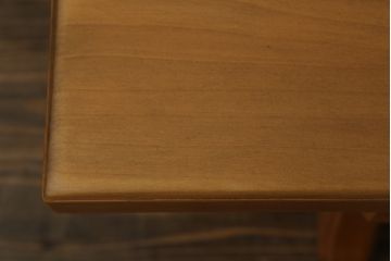 中古　ヒノキ材一枚板　明るい木色があたたかみを感じる横長ベンチ(長椅子、木製ベンチ)(R-053384)