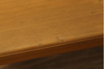 中古　ヒノキ材一枚板　明るい木色があたたかみを感じる横長ベンチ(長椅子、木製ベンチ)(R-053384)