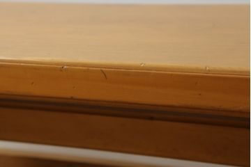 中古　ヒノキ材一枚板　明るい木色があたたかみを感じる横長ベンチ(長椅子、木製ベンチ)(R-053384)