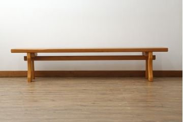 中古　ヒノキ材一枚板　明るい木色があたたかみを感じる横長ベンチ(長椅子、木製ベンチ)(R-053384)