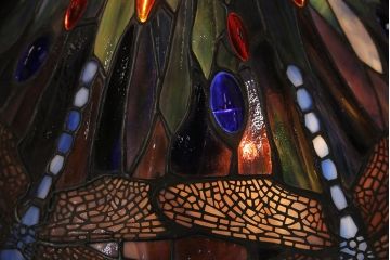 中古　アンティーク風　ステンドグラスがおしゃれ!ドラゴンフライの個性的なデザインが目を引くフロアスタンド(スタンドライト、照明)(R-053385)