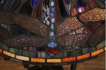 中古　アンティーク風　ステンドグラスがおしゃれ!ドラゴンフライの個性的なデザインが目を引くフロアスタンド(スタンドライト、照明)(R-053385)