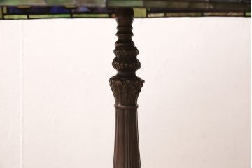 中古　アンティーク風　ステンドグラスが美しく、幻想的な空間を演出する六角形のフロアスタンド(スタンドライト、照明)(R-053386)