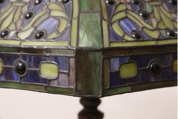 中古　アンティーク風　ステンドグラスが美しく、幻想的な空間を演出する六角形のフロアスタンド(スタンドライト、照明)(R-053386)