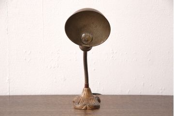 アンティーク照明　昭和初期　台座のデザインがおしゃれ!使い込まれた風合いが味わい深いデスクスタンド(スタンドライト、卓上照明)(R-053387)