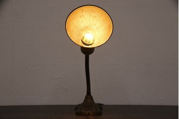 アンティーク照明　昭和初期　台座のデザインがおしゃれ!使い込まれた風合いが味わい深いデスクスタンド(スタンドライト、卓上照明)(R-053387)