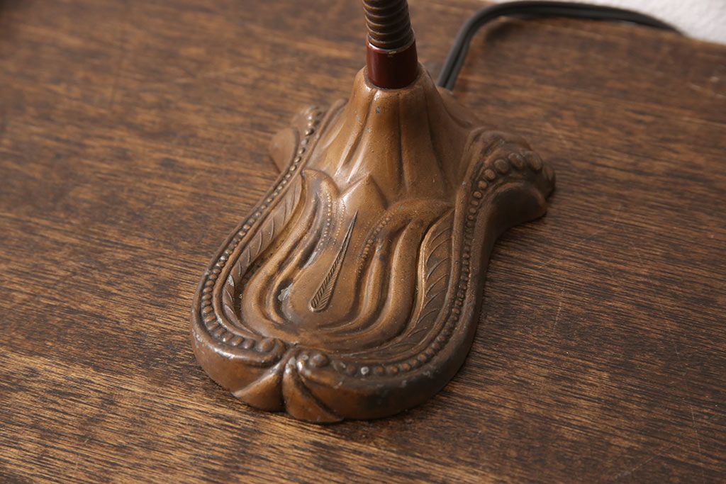 アンティーク照明　昭和初期　台座のデザインがおしゃれ!使い込まれた風合いが味わい深いデスクスタンド(スタンドライト、卓上照明)(R-053387)