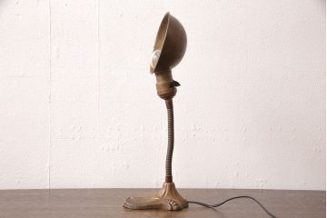 アンティーク照明　昭和初期　台座のデザインがおしゃれ!使い込まれた風合いが味わい深いデスクスタンド(スタンドライト、卓上照明)(R-053387)