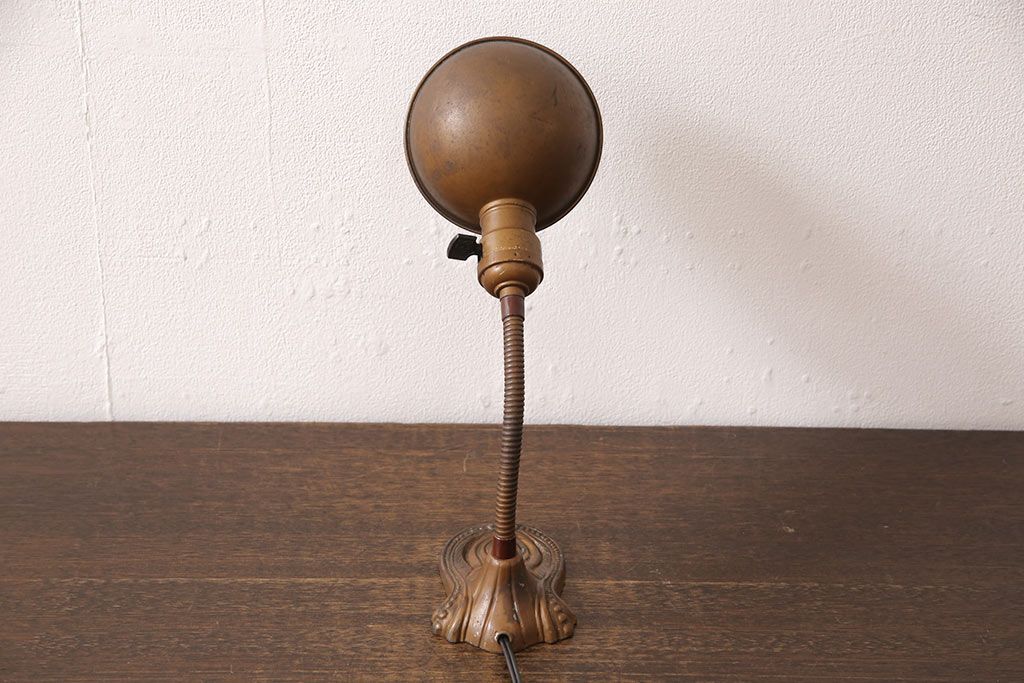 アンティーク照明　昭和初期　台座のデザインがおしゃれ!使い込まれた風合いが味わい深いデスクスタンド(スタンドライト、卓上照明)(R-053387)