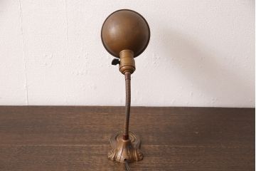 アンティーク照明　昭和初期　台座のデザインがおしゃれ!使い込まれた風合いが味わい深いデスクスタンド(スタンドライト、卓上照明)(R-053387)
