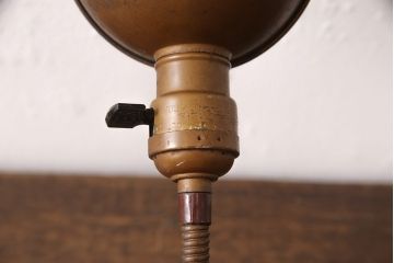 アンティーク照明　昭和初期　台座のデザインがおしゃれ!使い込まれた風合いが味わい深いデスクスタンド(スタンドライト、卓上照明)(R-053387)