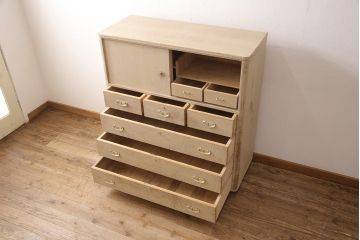 中古　リメイク　伝統工芸士・中沢和夫作　一峰　上品な和を演出する細やかな金具が魅力的な加茂桐箪笥・上段(胴丸、桐たんす、衣装箪笥、和タンス、洋服タンス)(R-053390)