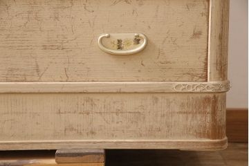 中古　天板リメイク　伝統工芸士・中沢和夫作　一峰　上品な和を演出する細やかな金具が魅力的な加茂桐箪笥・下段(胴丸、桐たんす、衣装箪笥、和タンス、洋服タンス、リビングボード、テレビ台)(R-053391)