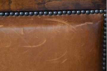 フランスアンティーク　ビーチ材　年月を重ねて味を増した本革の風合いが魅力的なベッドフレーム(ダブルサイズ、レザー)(R-053393)