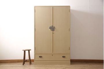 中古　美品　伝統工芸士・頓所芳男作　久光刻　細やかな意匠が光る金具が目を引く加茂桐箪笥(胴厚、桐たんす、和タンス、衣装箪笥、洋服タンス)(定価約130万円)(R-053396)