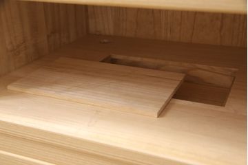 中古　美品　伝統工芸士・頓所芳男作　久光刻　細やかな意匠が光る金具が目を引く加茂桐箪笥(胴厚、桐たんす、和タンス、衣装箪笥、洋服タンス)(定価約130万円)(R-053396)