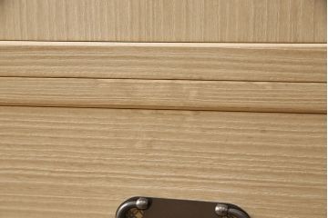 中古　美品　伝統工芸士・頓所芳男作　久光刻　細やかな意匠が光る金具が目を引く加茂桐箪笥(胴厚、桐たんす、和タンス、衣装箪笥、洋服タンス)(定価約130万円)(R-053396)