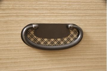 中古　美品　伝統工芸士・頓所芳男作　久光刻　細やかな意匠が光る金具が目を引く加茂桐箪笥(胴厚、桐たんす、和タンス、衣装箪笥、洋服タンス)(定価約130万円)(R-053396)