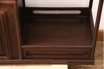 中古　伝統工芸品　大阪唐木指物　立花作　カリン(花梨)材　漆塗り　格式高い和の空間づくりにおすすめな飾り棚(茶棚、収納棚、戸棚)(R-053397)