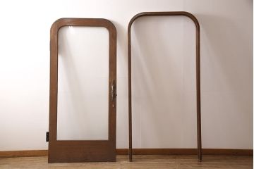 和製アンティーク　昭和中期　ノスタルジックな雰囲気漂う枠付きアーチドア(ガラス扉、建具)(R-053399)