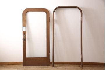 和製アンティーク　昭和中期　ノスタルジックな雰囲気漂う枠付きアーチドア(ガラス扉、建具)(R-053399)